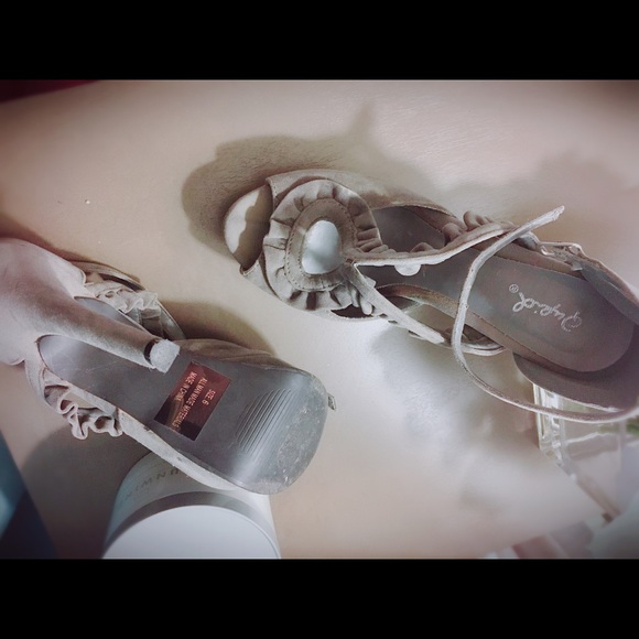 Heels - Picture 2 of 6